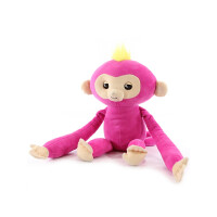 Интерактивная игрушка Fingerlings Обезьянка обнимашка 3532 розовая